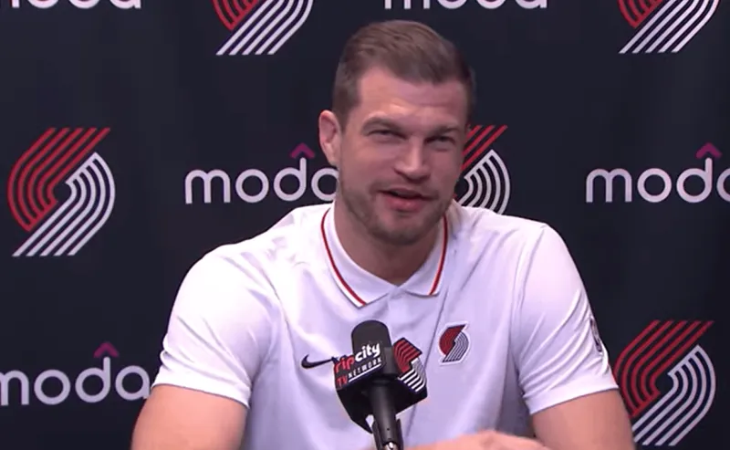 开云官网-季后赛可能对上老东家马刺？斯普利特：等那个阶段我们再谈